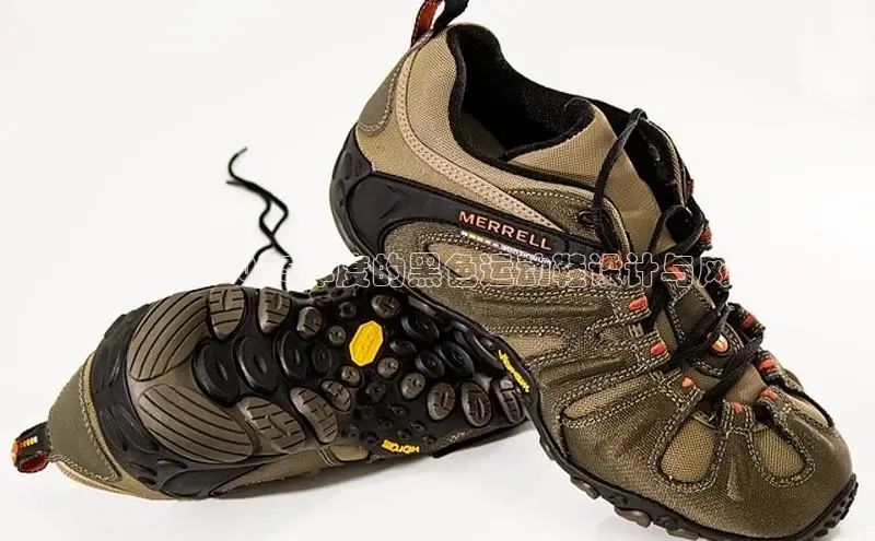 潮流趋势：2025年度的黑色运动鞋设计与风尚变迁